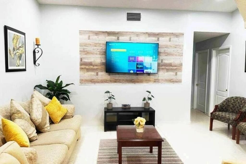 فيلا Amazing & Cozy Duplex Near Zoo Miami ! المظهر الخارجي الصورة