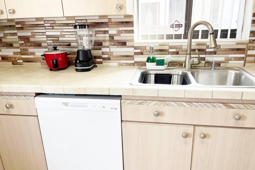فيلا Amazing & Cozy Duplex Near Zoo Miami ! المظهر الخارجي الصورة
